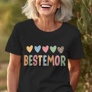 T-skjorte med fargerike hjerter Bestemor
